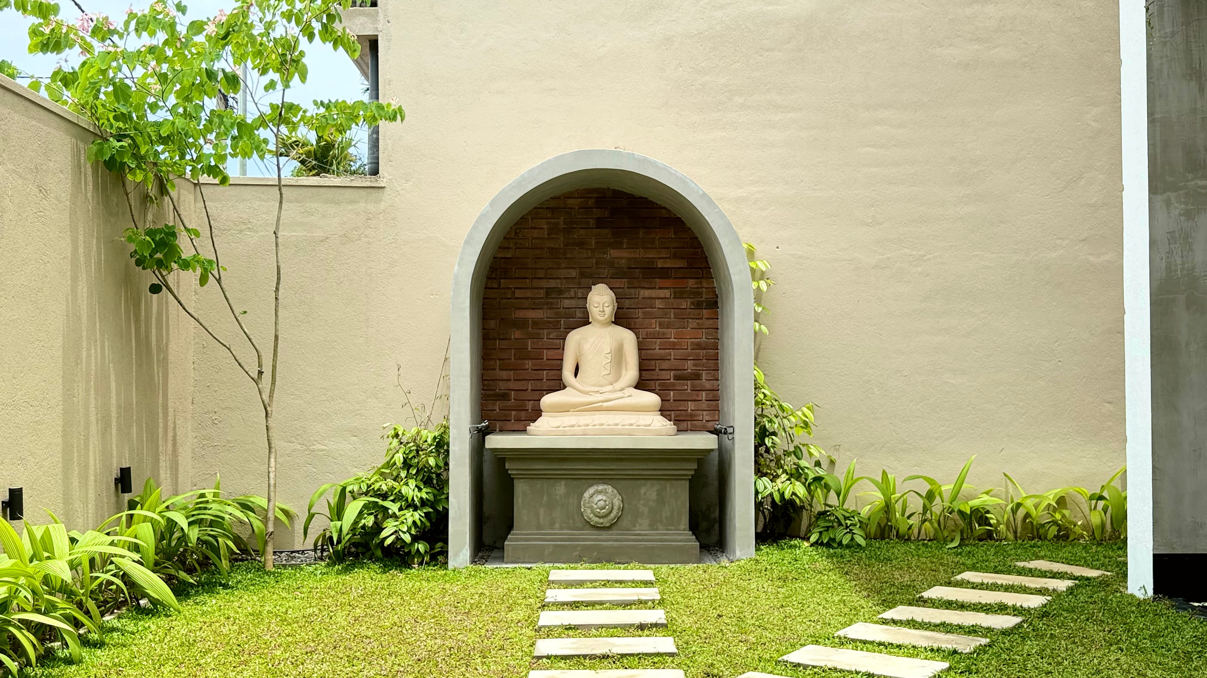 Garden courtyard at Ayu by TARA, Mirissa